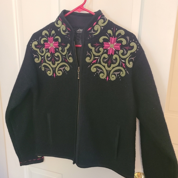Icelantic Black Wool Jacket with Floral Embroidery - Picture 10 of 13